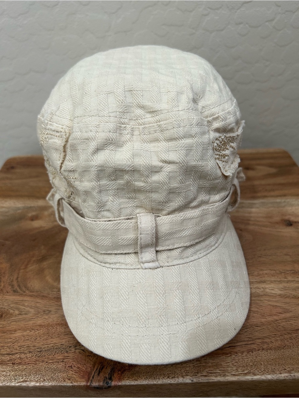 Payless Women’s Cream Cotton Cap with Subtle Texture LIKE NEW